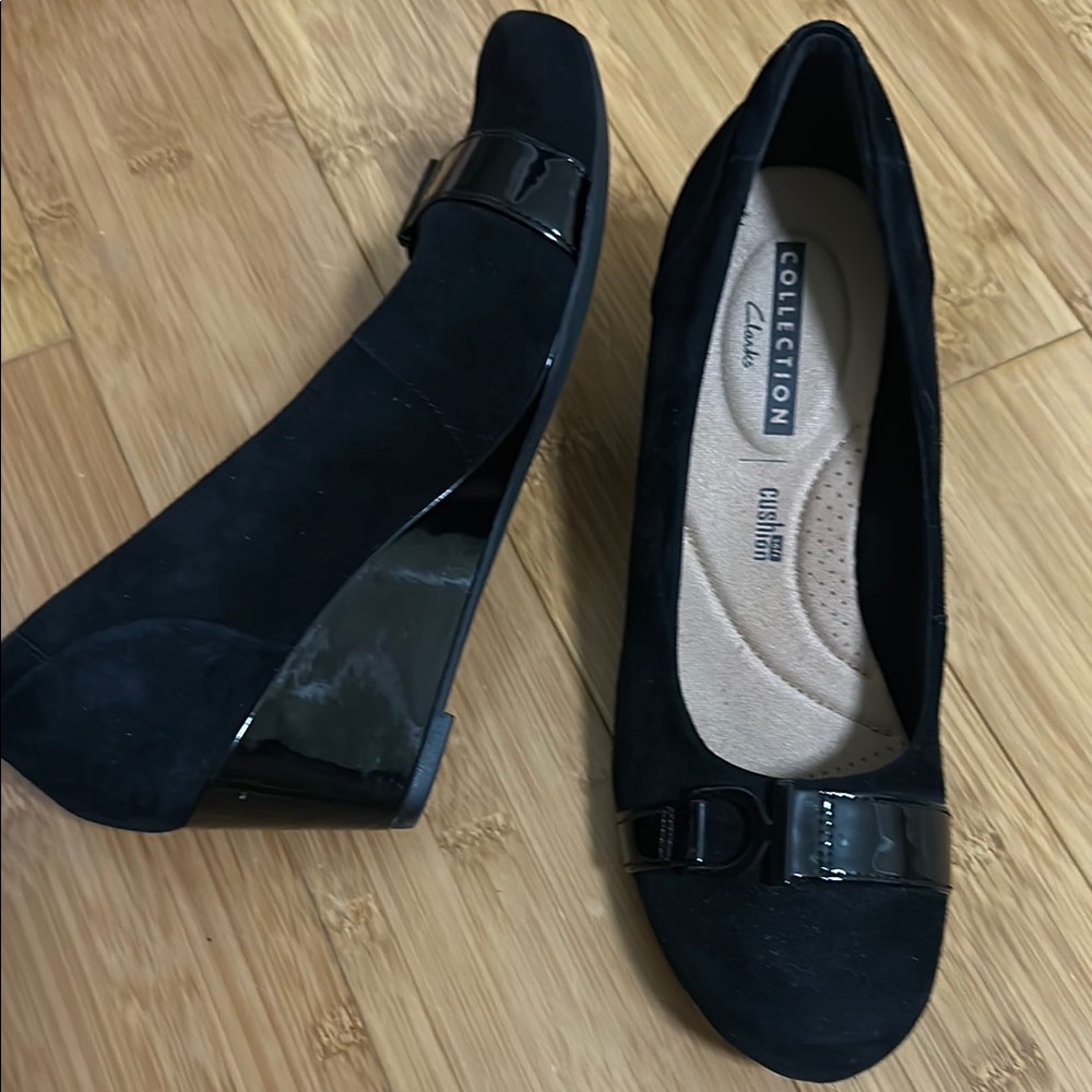 Clarks Black Wedge Shoes with Suede and Patent Finish size 7.5